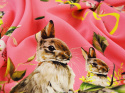 różowy jedwab w króliki i kwiaty