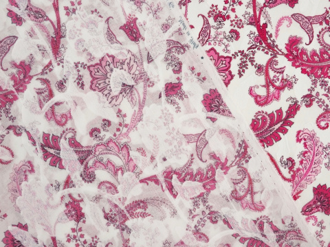 biała bawełna devore w różowe roślinne ornamenty i paisley'e biała bawełna devore w różowe roślinne ornamenty i paisley'e