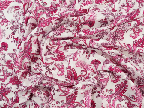 biała bawełna devore w różowe roślinne ornamenty i paisley'e biała bawełna devore w różowe roślinne ornamenty i paisley'e