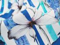 biała bawełna w niebieskie paski z białymi kwiatami magnolii