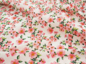 biały jedwab w różowe kwiaty pigwy