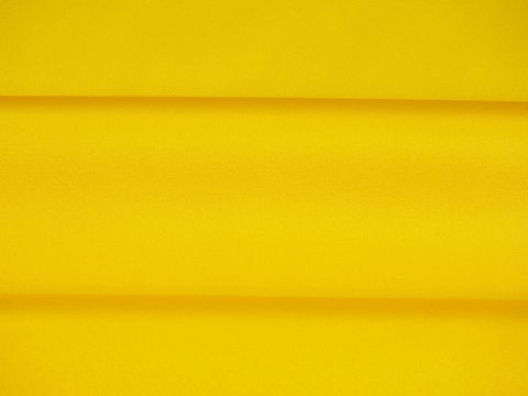 włoski jedwab elastyczny w żółtym kolorze