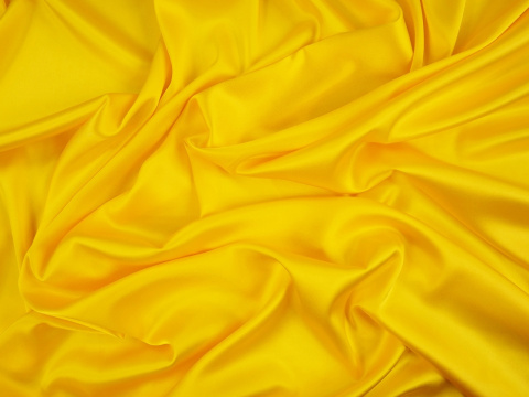 włoski jedwab elastyczny w żółtym kolorze