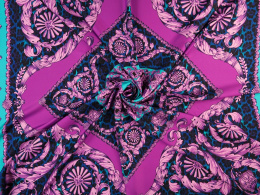 Jedwab twill - Fioletowe ornamenty i niebieska pantera [panel 1,4 m]