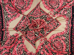 Jedwab twill - Różowe ornamenty i beżowa pantera [panel 1,4 m]