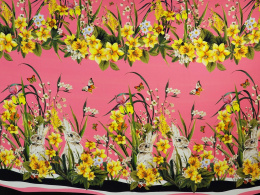 Jedwab krepa - Króliki, kwiaty i motyle na różu DG [panel 1,2 m]