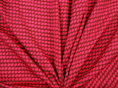 wiskoza w różowy, geometryczny wzór na bordowym tle wiskoza w różowy, geometryczny wzór na bordowym tle
