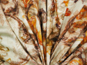 beżowa wiskoza w zwinięte liście akantu