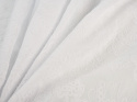 biała bawełna haftowana w roślinny wzór