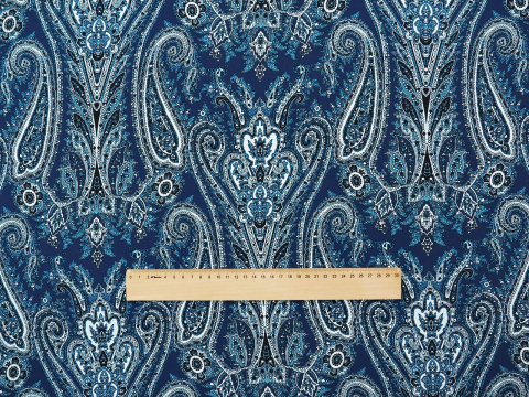 niebieski jedwab w orientalny wzór paisley niebieski jedwab w orientalny wzór paisley