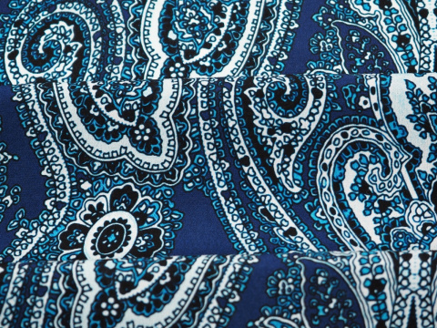 niebieski jedwab w orientalny wzór paisley niebieski jedwab w orientalny wzór paisley