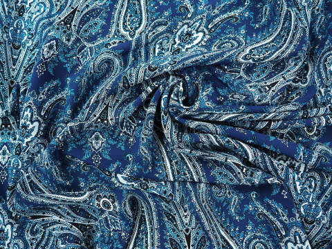 niebieski jedwab w orientalny wzór paisley niebieski jedwab w orientalny wzór paisley