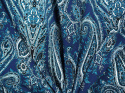 niebieski jedwab w orientalny wzór paisley