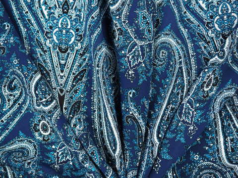 niebieski jedwab w orientalny wzór paisley niebieski jedwab w orientalny wzór paisley