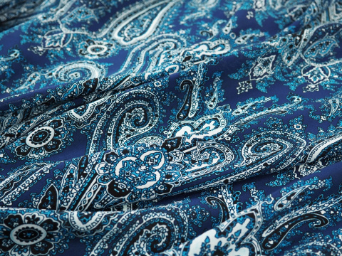 niebieski jedwab w orientalny wzór paisley niebieski jedwab w orientalny wzór paisley