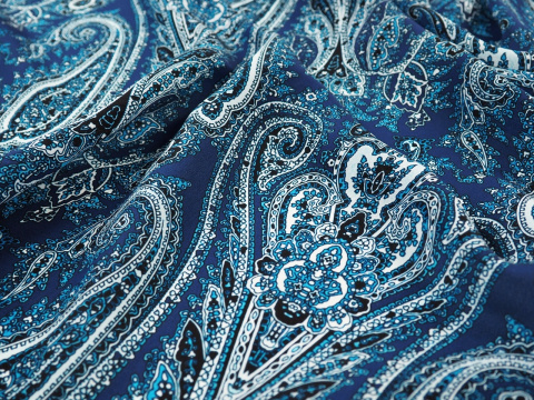 niebieski jedwab w orientalny wzór paisley niebieski jedwab w orientalny wzór paisley