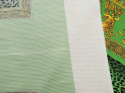 jedwab zielony we wzór z lampartem i złotymi ornametami oraz panterką