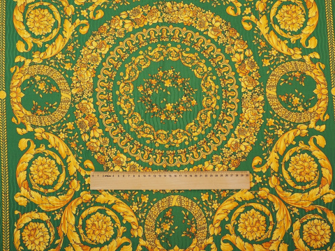 wytłaczany jedwab zielony w złote ornamenty roślinne wytłaczany jedwab zielony w złote ornamenty roślinne