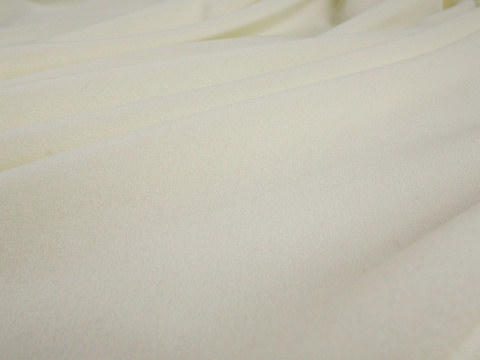 krepa wełniana kremowa