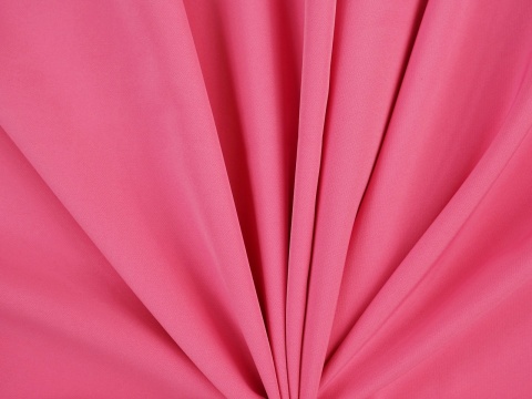 poliamid w kolorze landrynkowego różu