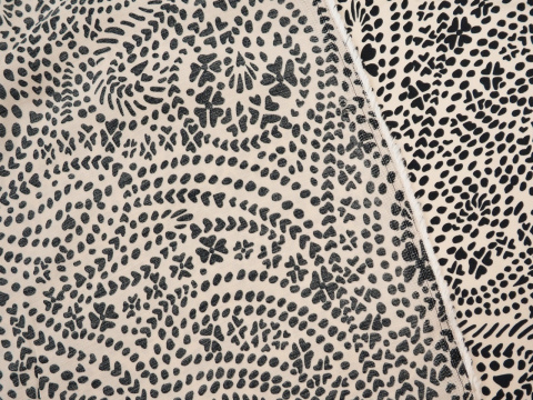 piaskowa wiskoza paisley z czarnych kropek piaskowa wiskoza paisley z czarnych kropek