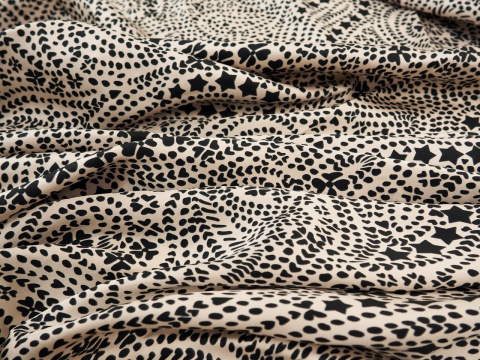 piaskowa wiskoza paisley z czarnych kropek piaskowa wiskoza paisley z czarnych kropek