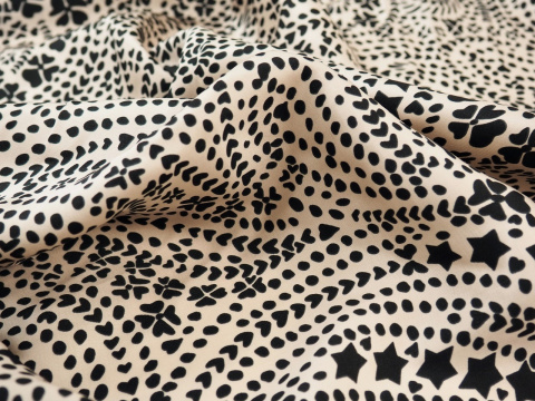 piaskowa wiskoza paisley z czarnych kropek piaskowa wiskoza paisley z czarnych kropek