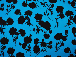 Jedwab elastyczny - Czarne kwiaty na niebieskim