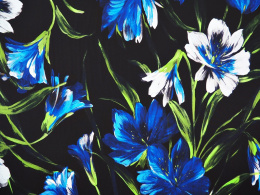 Jedwab elastyczny - Niebieskie, malowane kwiaty na czerni