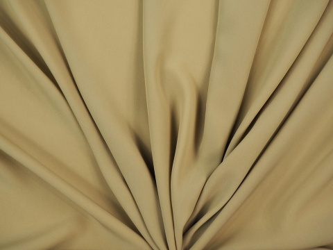 jedwab w chłodnym kolorze beżowym