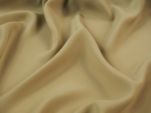jedwab w chłodnym kolorze beżowym