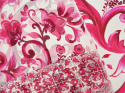 biały szyfon jedwabny w różowe, roślinne ornamenty i kafle