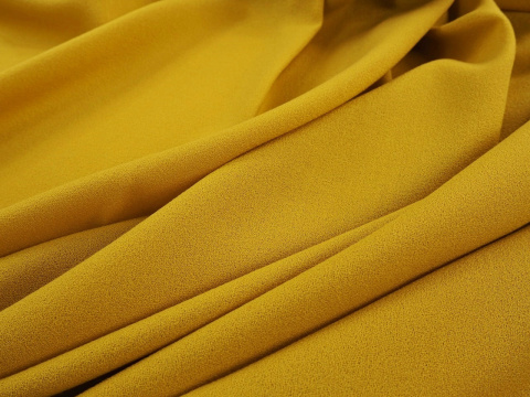 wełna krepa w kolorze musztardowym