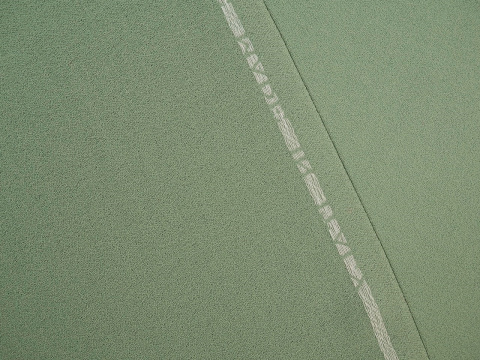 krepa wełniana w kolorze szałwiowym