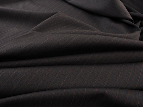 brązowa wełna w cynamonowy prążek