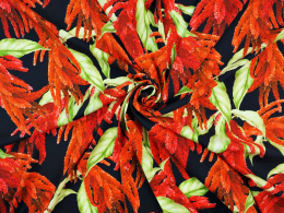 czarny jedwab w czerwone kwiaty amarantusa