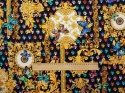 czarny jedwab w złote ornamenty oraz kolorowe biedronki i motyle
