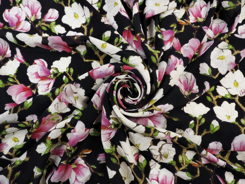 czarny jedwab w kwiaty magnolii