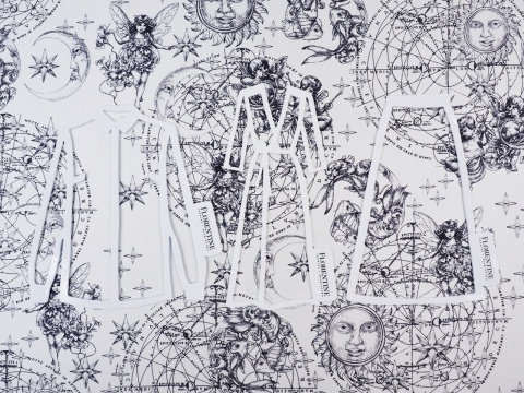 biały jedwab w fantazyjne i astrologiczne motywy