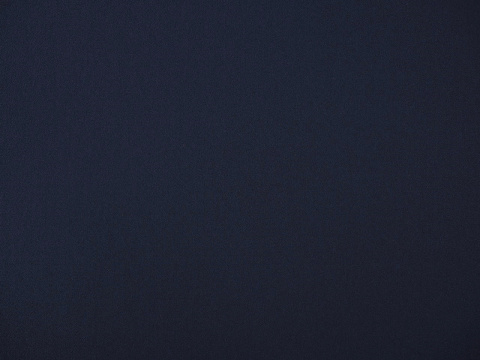 krepa wełniana w kolorze ciemnym granatowym