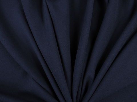 krepa wełniana w kolorze ciemnym granatowym