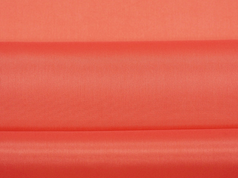 podszewka w kolorze brzoskwiniowym