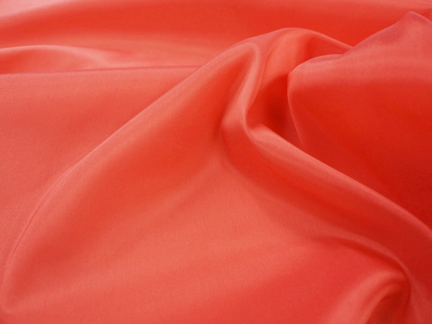 podszewka w kolorze brzoskwiniowym