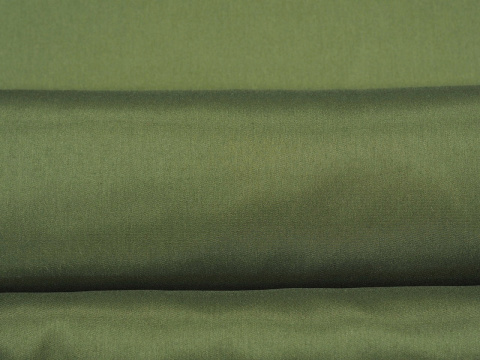 podszewka w kolorze oliwkowej zieleni