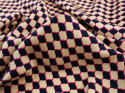 wiskoza w geometryczny, marokański wzór w kolorach jasnym beżowym i ciemnym granatowym z różowymi akcentami