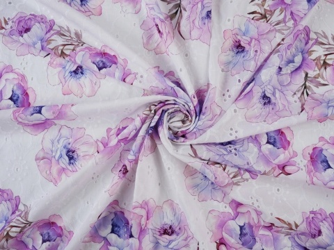 biała bawełna ażurowa we fioletowe anemony