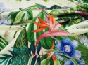 kremowa bawełna w tropikalne liście i kwiaty oraz flamingi, papugi, motyle
