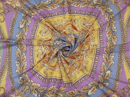 Jedwab krepa - Medalion i złote ornamenty, pastele [panel 1,4 m]