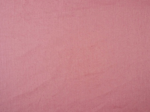 len w kolorze pudrowego różu