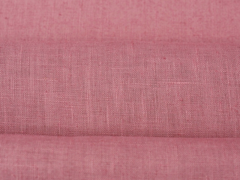 len w kolorze pudrowego różu